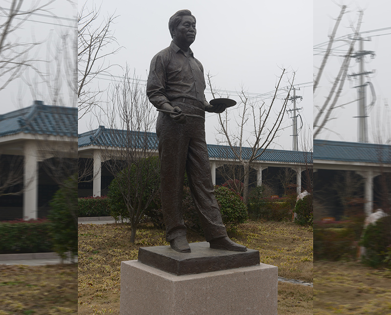 雕塑作品 喻繼高像、青銅高2.3米、安放地點：喻繼高紀(jì)念館